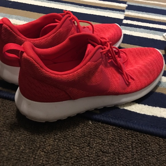 Men’s Nike Roshe (red) - Picture 4 of 5